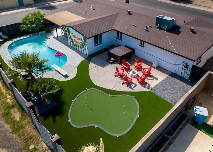 Gorgeous 4-bed With Golf, Pool, & Hot Tub!