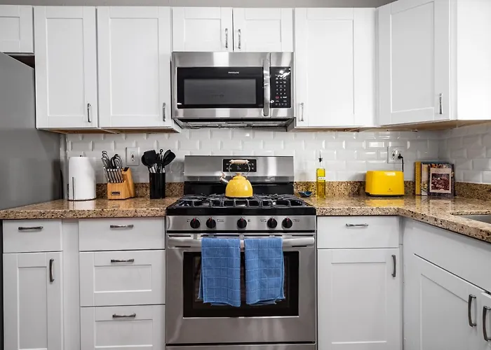 Gorgeous 4-bed With Golf, Pool, & Hot Tub! Phoenix