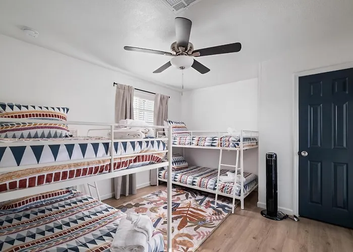 Gorgeous 4-bed With Golf, Pool, & Hot Tub! *