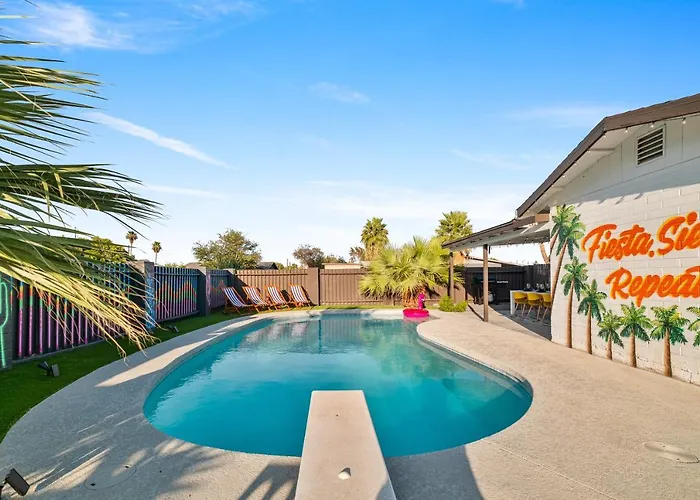 Gorgeous 4-bed With Golf, Pool, & Hot Tub! Phoenix