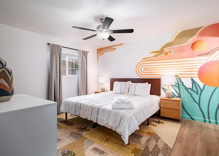 Gorgeous 4-bed With Golf, Pool, & Hot Tub!