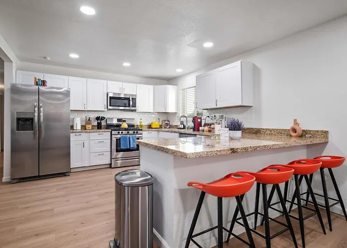 Casa vacanze Gorgeous 4-bed With Golf, Pool, & Hot Tub! Phoenix
