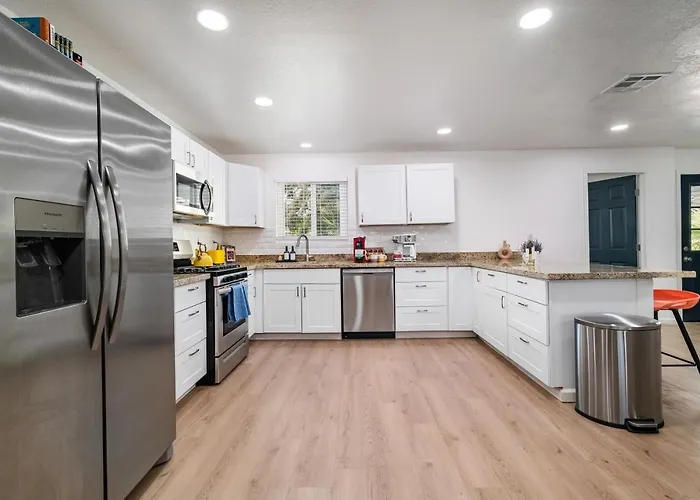 Gorgeous 4-bed With Golf, Pool, & Hot Tub! * Phoenix