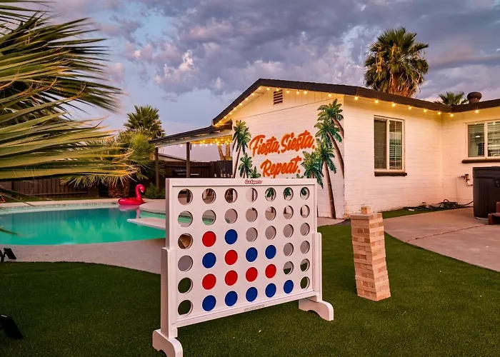 Gorgeous 4-bed With Golf, Pool, & Hot Tub! Casa vacanze